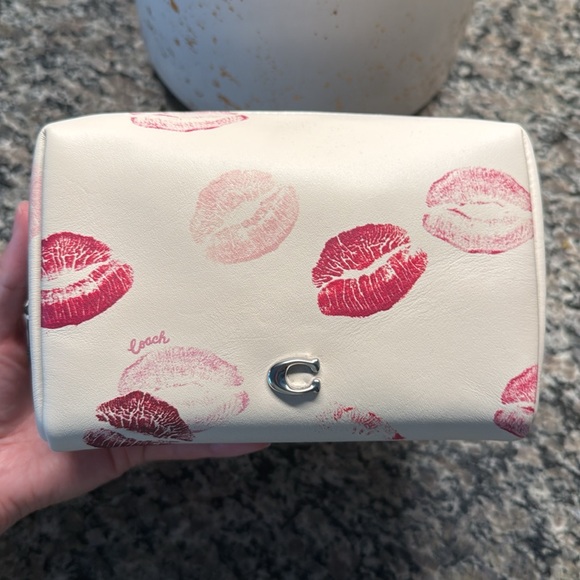 NWT Coach Lip Print Cosmetic Pouch - Picture 3 of 9